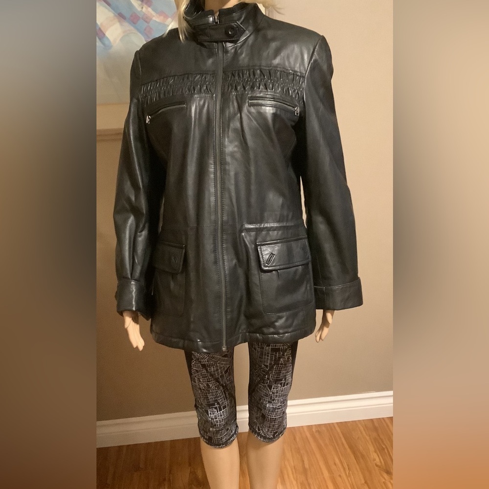 Danier Women's Black Leather Winter Jacket Size Medium